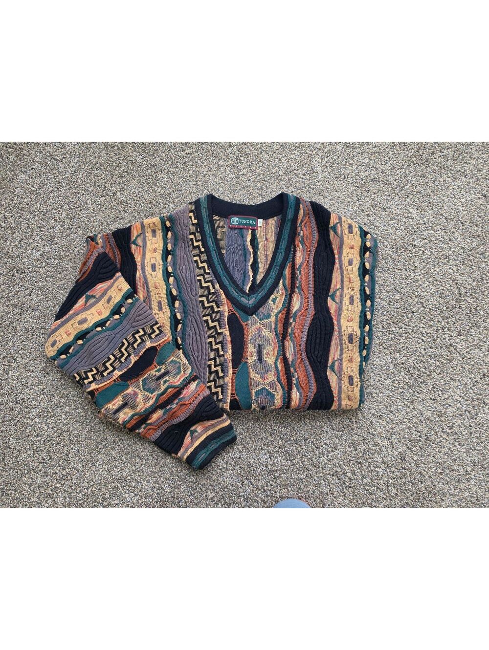 Tundra Geometric V-Neck LT | 90s Earth Tone